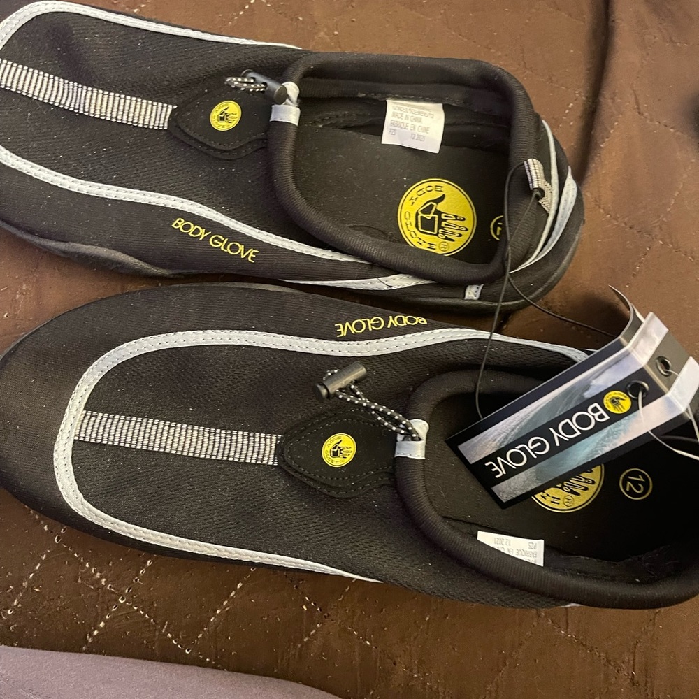 Mens Body Glove water shoes.  Size 12. Color: Black
